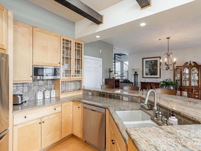 475 Church Street, Hendersonville, NC 28792.  MLS# CAR4252730, YatesRealty ID 4364. 