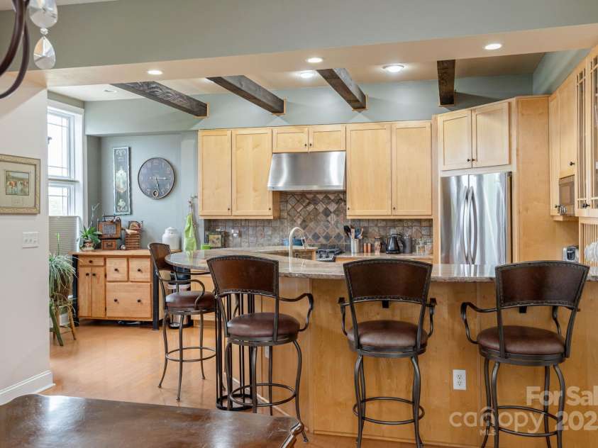 475 Church Street, Hendersonville, NC 28792.  MLS# CAR4252730, YatesRealty ID 4364. Gourmet kitchen
