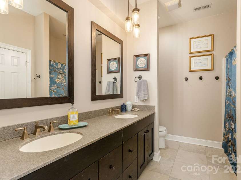 475 Church Street, Hendersonville, NC 28792.  MLS# CAR4252730, YatesRealty ID 4364. Primary bathroom