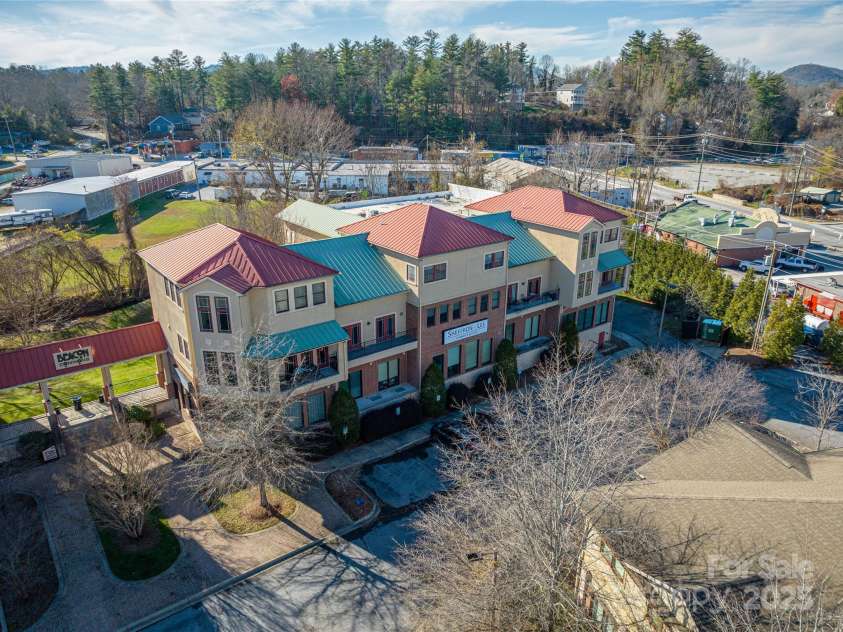 475 Church Street, Hendersonville, NC 28792.  MLS# CAR4290440, YatesRealty ID 4364. 