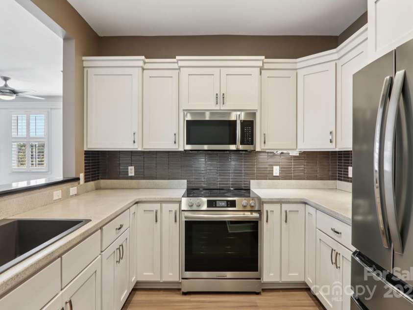 475 Church Street, Hendersonville, NC 28792.  MLS# CAR4305951, YatesRealty ID 4364. 