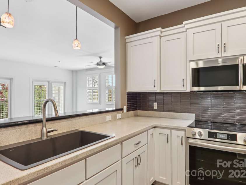 475 Church Street, Hendersonville, NC 28792.  MLS# CAR4305951, YatesRealty ID 4364. 