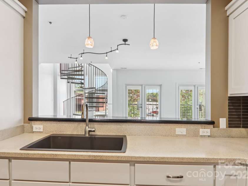 475 Church Street, Hendersonville, NC 28792.  MLS# CAR4305951, YatesRealty ID 4364. 