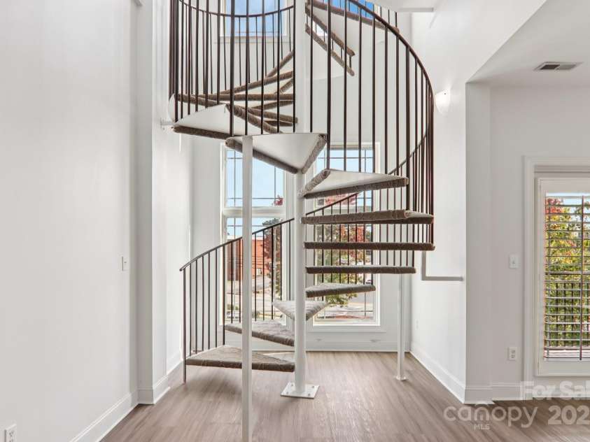 475 Church Street, Hendersonville, NC 28792.  MLS# CAR4305951, YatesRealty ID 4364. 