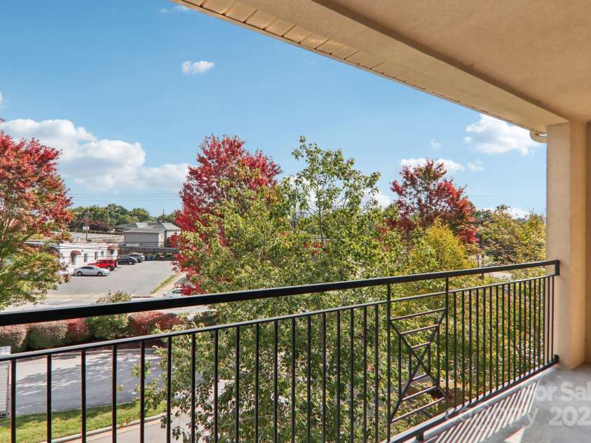 475 Church Street, Hendersonville, NC 28792.  MLS# CAR4305951, YatesRealty ID 4364. Front Balcony View