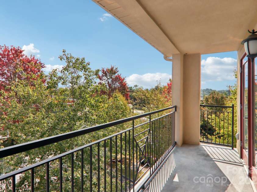 475 Church Street, Hendersonville, NC 28792.  MLS# CAR4305951, YatesRealty ID 4364. Front Balcony View