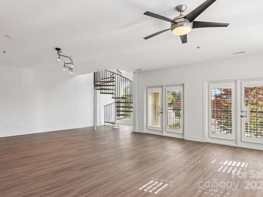 475 Church Street, Hendersonville, NC 28792.  MLS# CAR4305951, YatesRealty ID 4364. Great Room / Dining