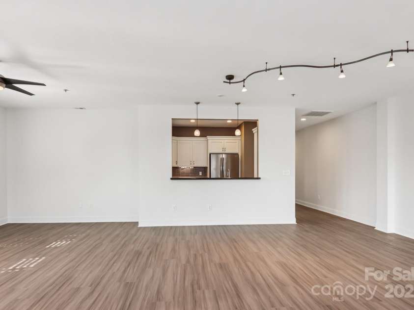 475 Church Street, Hendersonville, NC 28792.  MLS# CAR4305951, YatesRealty ID 4364. Great Room / Dining