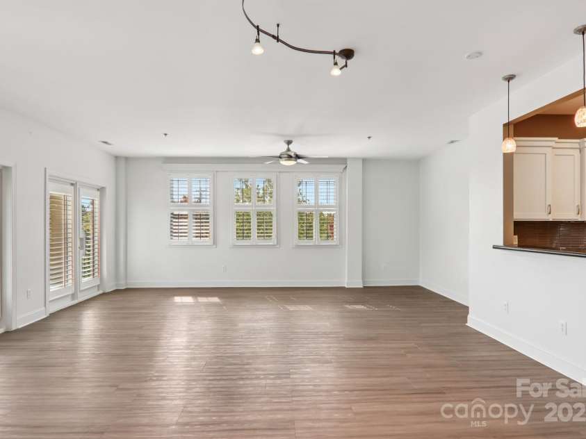 475 Church Street, Hendersonville, NC 28792.  MLS# CAR4305951, YatesRealty ID 4364. Great Room / Dining