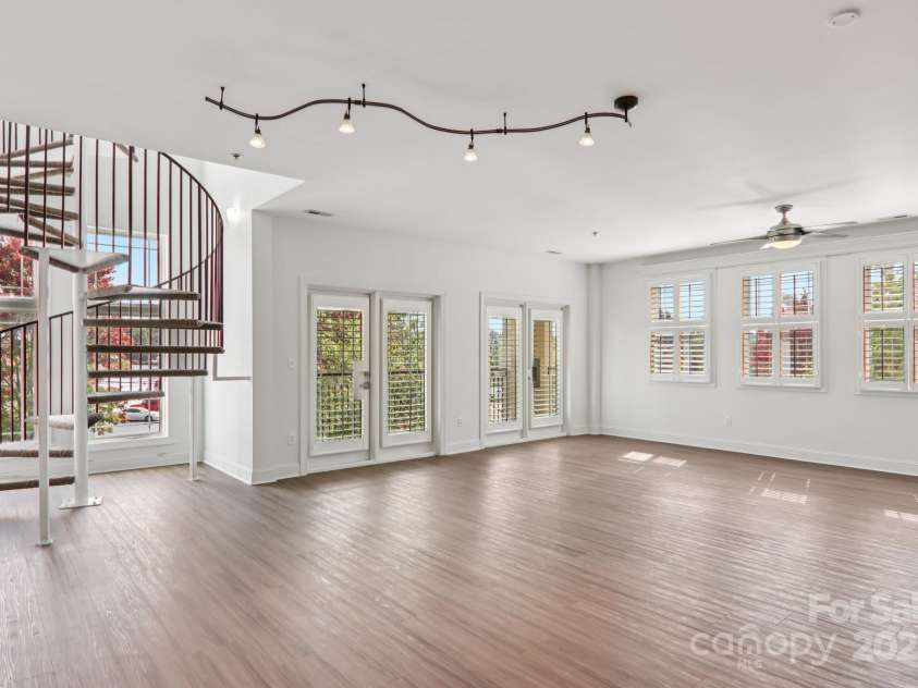 475 Church Street, Hendersonville, NC 28792.  MLS# CAR4305951, YatesRealty ID 4364. Great Room / Dining