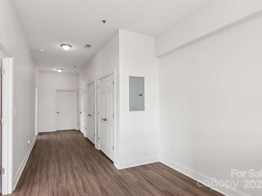 475 Church Street, Hendersonville, NC 28792.  MLS# CAR4305951, YatesRealty ID 4364. Main Level Entryway