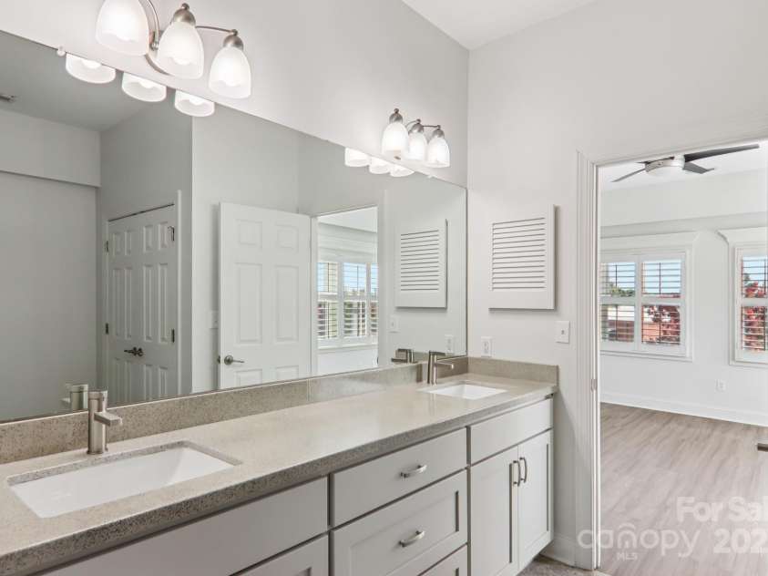 475 Church Street, Hendersonville, NC 28792.  MLS# CAR4305951, YatesRealty ID 4364. Primary Bathroom