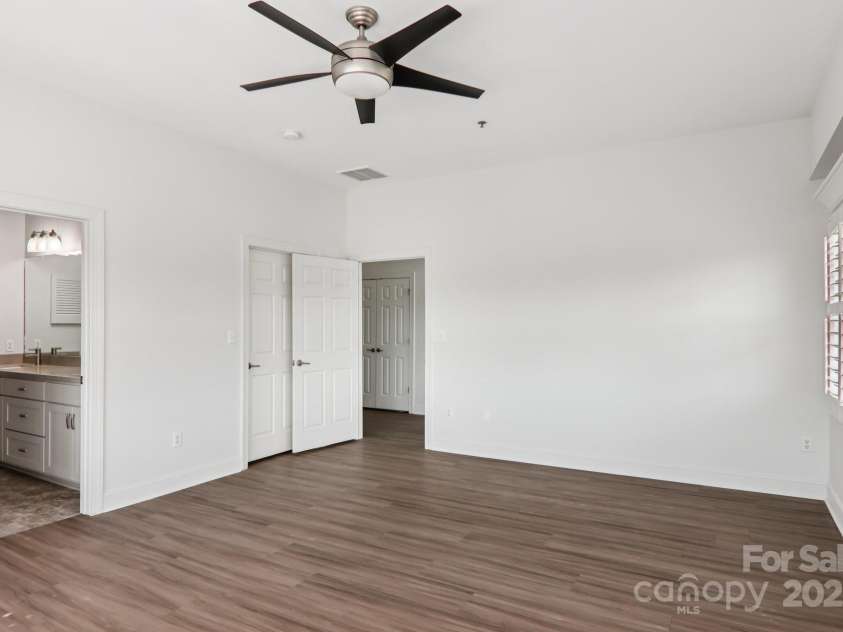 475 Church Street, Hendersonville, NC 28792.  MLS# CAR4305951, YatesRealty ID 4364. Primary Bedroom