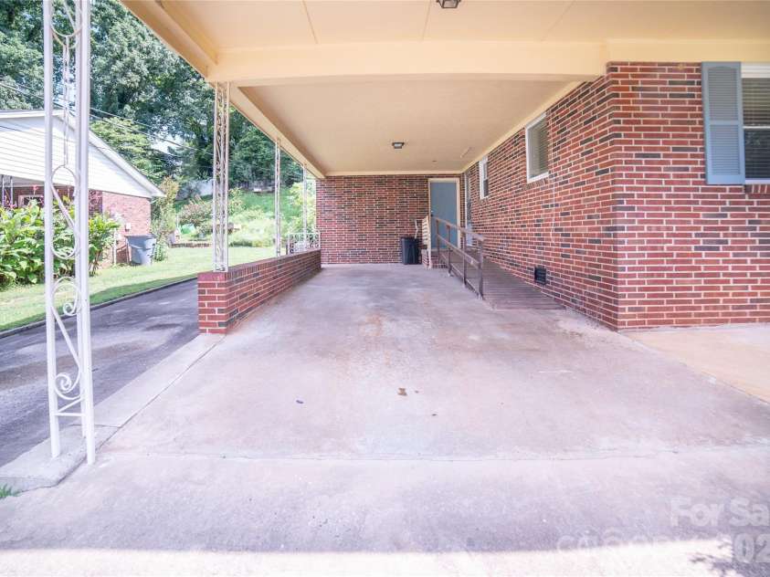 116 Clark Street, Morganton, NC 28655.  MLS# CAR4412745, YatesRealty ID 43640. 
