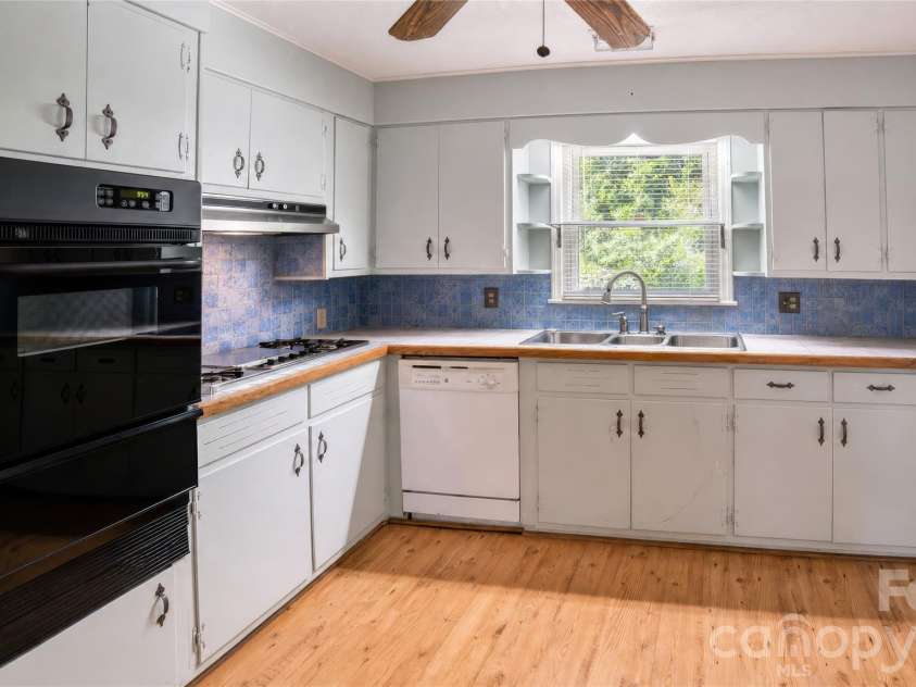116 Clark Street, Morganton, NC 28655.  MLS# CAR4412745, YatesRealty ID 43640. 