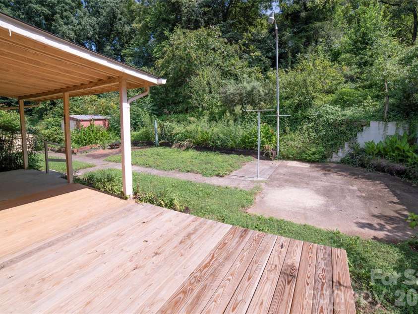 116 Clark Street, Morganton, NC 28655.  MLS# CAR4412745, YatesRealty ID 43640. 