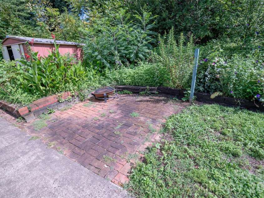 116 Clark Street, Morganton, NC 28655.  MLS# CAR4412745, YatesRealty ID 43640. 