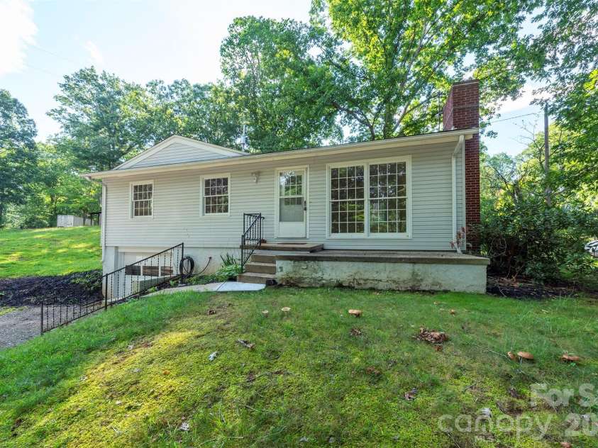 76 Maple Springs Road, Asheville, NC 28805.  MLS# CAR4413392, YatesRealty ID 43641. 