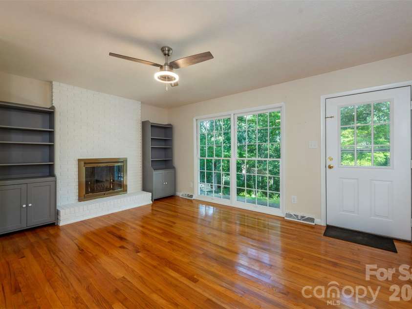 76 Maple Springs Road, Asheville, NC 28805.  MLS# CAR4413392, YatesRealty ID 43641. 