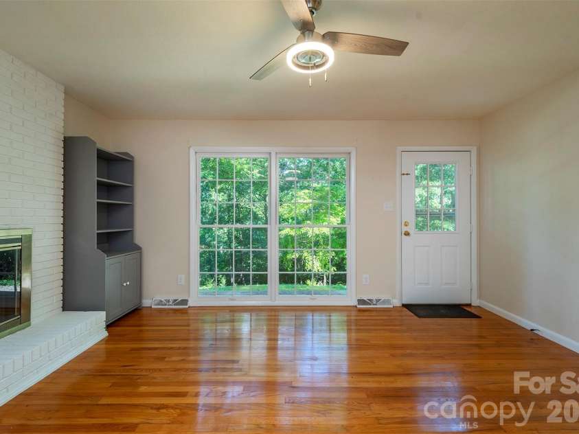76 Maple Springs Road, Asheville, NC 28805.  MLS# CAR4413392, YatesRealty ID 43641. 