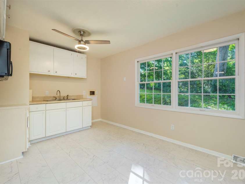 76 Maple Springs Road, Asheville, NC 28805.  MLS# CAR4413392, YatesRealty ID 43641. 