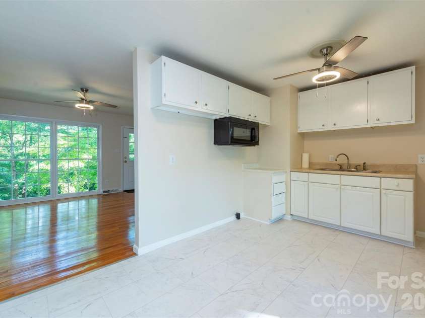 76 Maple Springs Road, Asheville, NC 28805.  MLS# CAR4413392, YatesRealty ID 43641. 