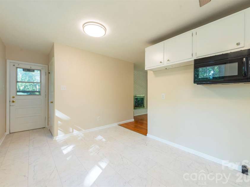 76 Maple Springs Road, Asheville, NC 28805.  MLS# CAR4413392, YatesRealty ID 43641. 