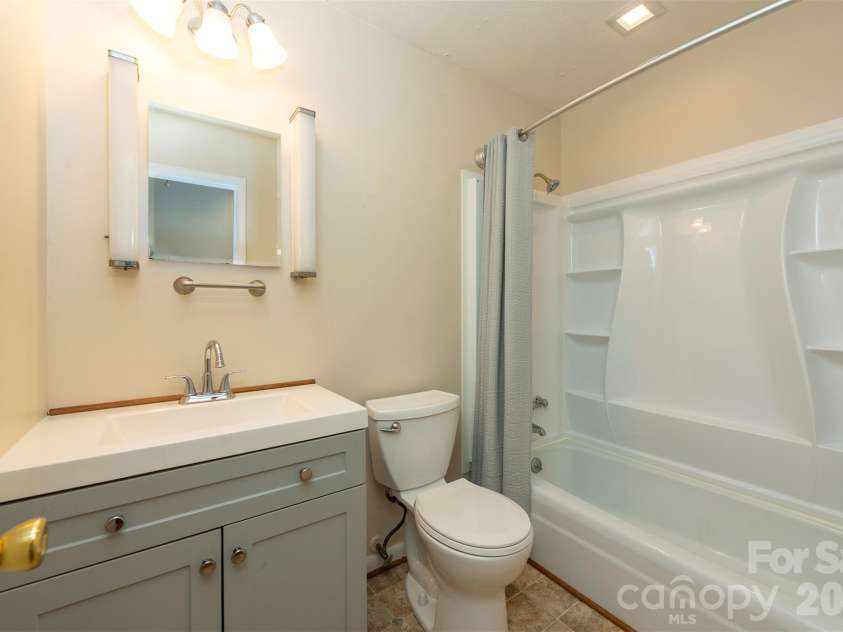 76 Maple Springs Road, Asheville, NC 28805.  MLS# CAR4413392, YatesRealty ID 43641. 