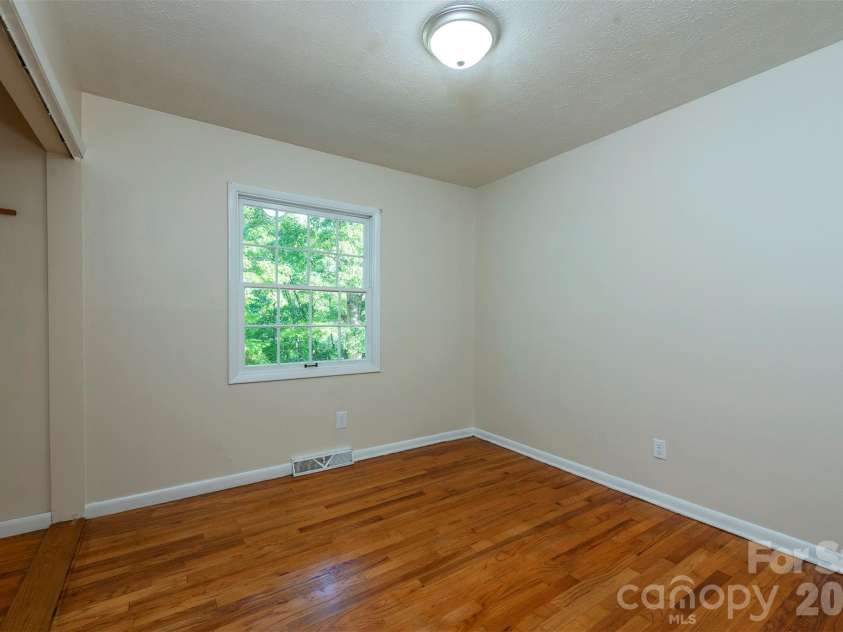 76 Maple Springs Road, Asheville, NC 28805.  MLS# CAR4413392, YatesRealty ID 43641. 