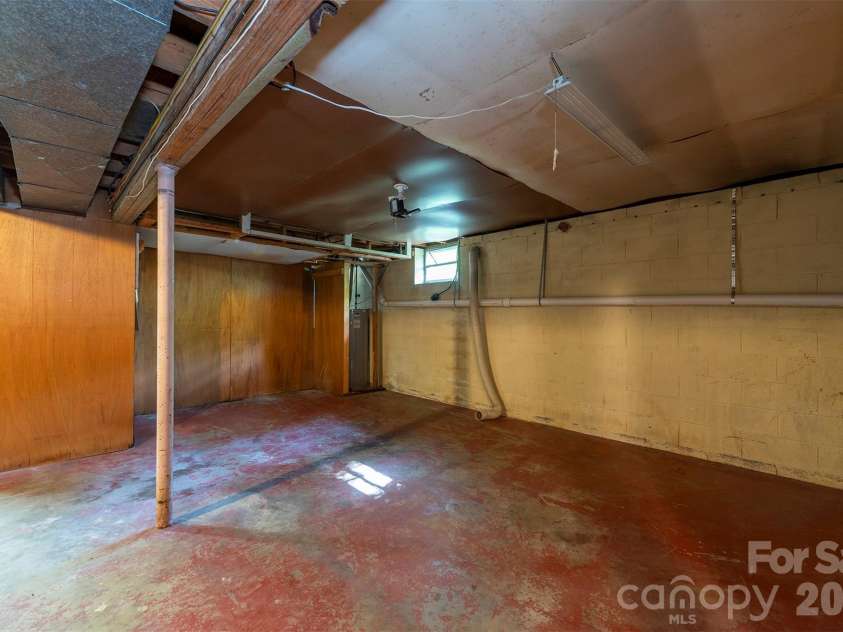 76 Maple Springs Road, Asheville, NC 28805.  MLS# CAR4413392, YatesRealty ID 43641. 