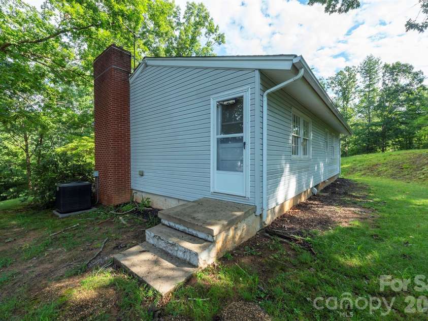 76 Maple Springs Road, Asheville, NC 28805.  MLS# CAR4413392, YatesRealty ID 43641. 