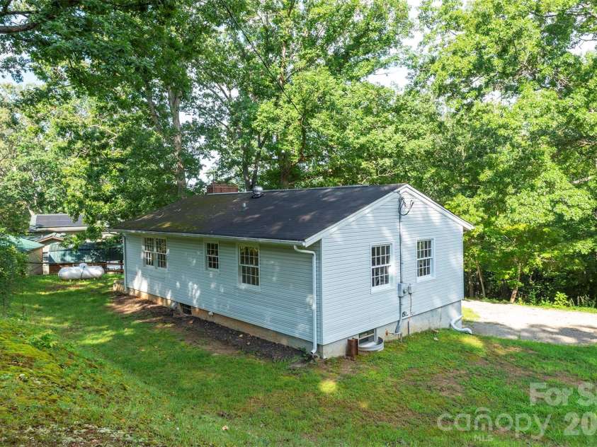 76 Maple Springs Road, Asheville, NC 28805.  MLS# CAR4413392, YatesRealty ID 43641. 