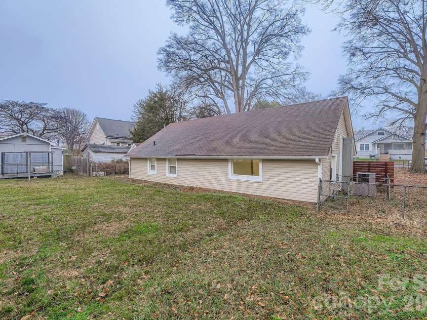 307 Ransom Street, Gastonia, NC 28052.  MLS# CAR4413830, YatesRealty ID 43642. 