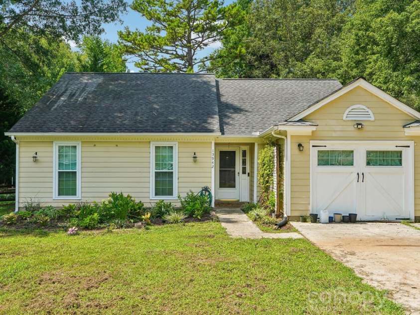 13942 Dannemara Drive, Pineville, NC 28134.  MLS# CAR4413129, YatesRealty ID 43643. 
