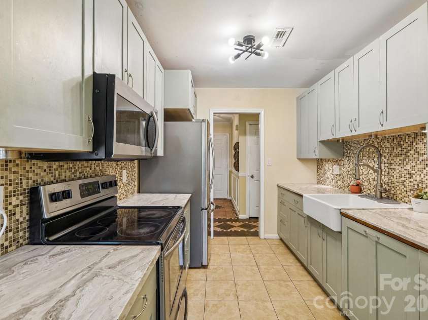 13942 Dannemara Drive, Pineville, NC 28134.  MLS# CAR4413129, YatesRealty ID 43643. 