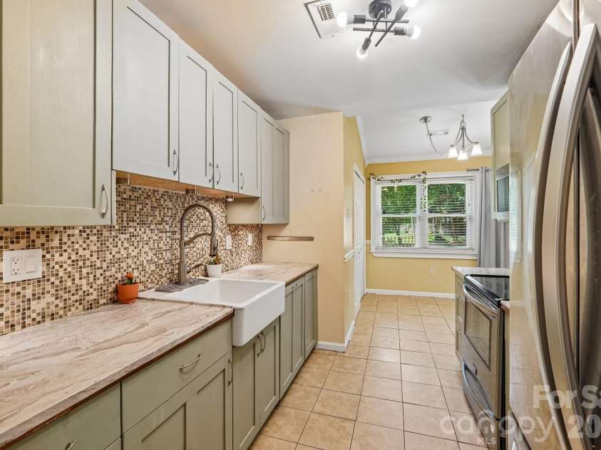 13942 Dannemara Drive, Pineville, NC 28134.  MLS# CAR4413129, YatesRealty ID 43643. 