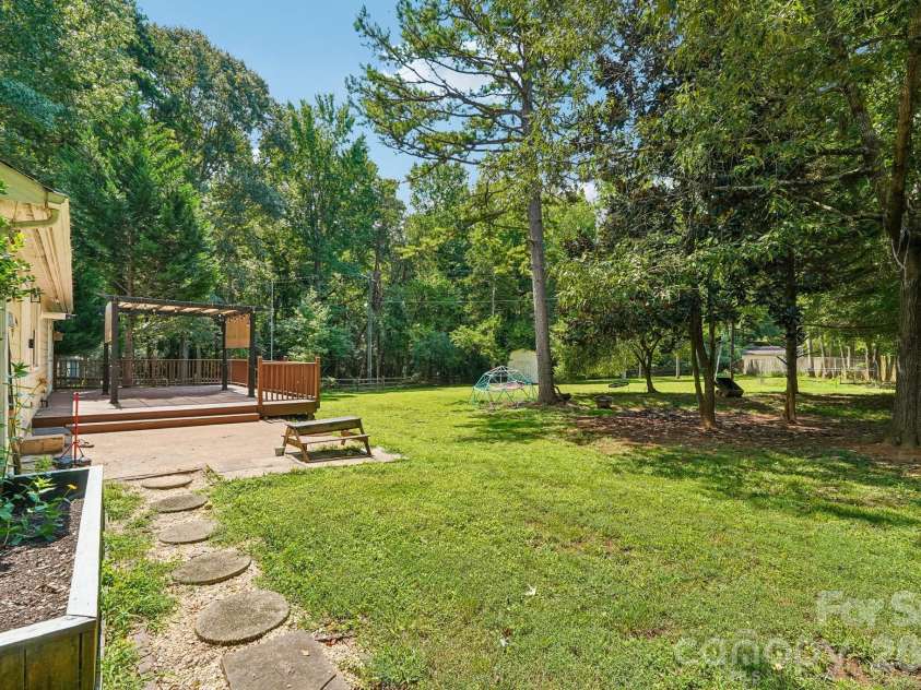 13942 Dannemara Drive, Pineville, NC 28134.  MLS# CAR4413129, YatesRealty ID 43643. 