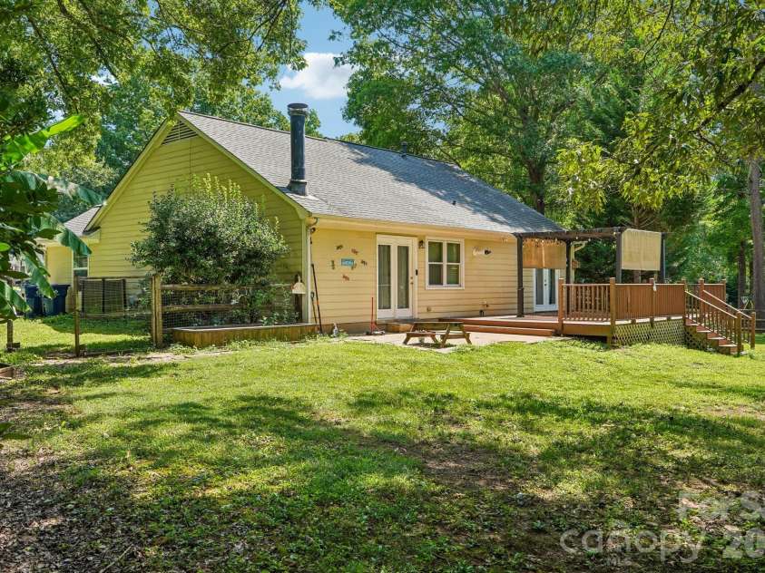 13942 Dannemara Drive, Pineville, NC 28134.  MLS# CAR4413129, YatesRealty ID 43643. 