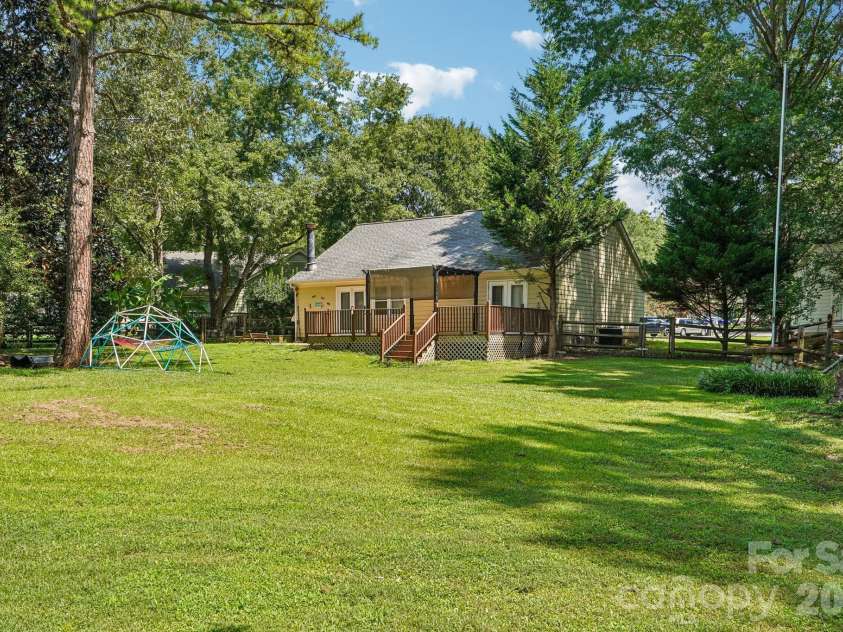 13942 Dannemara Drive, Pineville, NC 28134.  MLS# CAR4413129, YatesRealty ID 43643. 