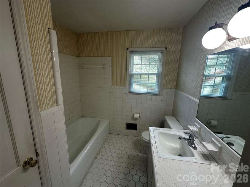 401 Hickory Street, Pageland, SC 29728.  MLS# CAR4408598, YatesRealty ID 43644. Full Hall Bathroom
