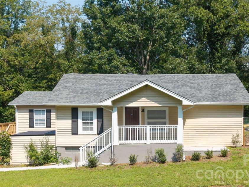 1240 Piedmont Drive, Lenoir, NC 28645.  MLS# CAR4413839, YatesRealty ID 43648. 