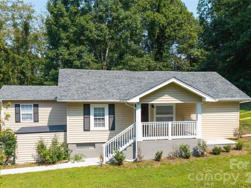 1240 Piedmont Drive, Lenoir, NC 28645.  MLS# CAR4413839, YatesRealty ID 43648. 