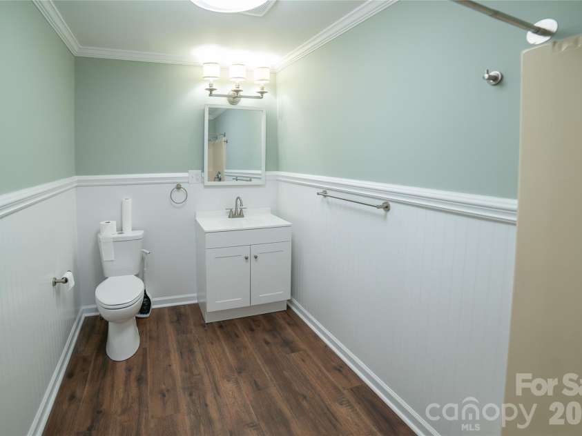 1240 Piedmont Drive, Lenoir, NC 28645.  MLS# CAR4413839, YatesRealty ID 43648. Full Bath off Kitchen