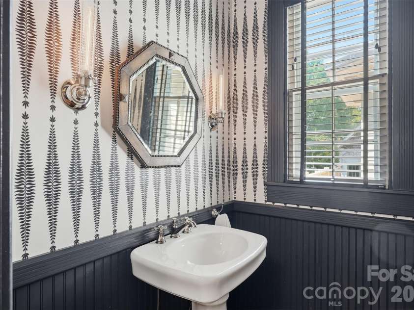 728 Lexington Avenue, Charlotte, NC 28203.  MLS# CAR4413722, YatesRealty ID 43649. Downstairs half bath.