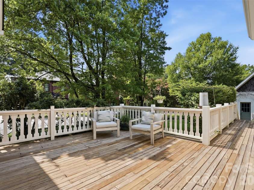 728 Lexington Avenue, Charlotte, NC 28203.  MLS# CAR4413722, YatesRealty ID 43649. Spacious side deck.