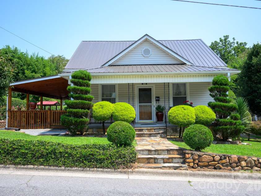 580 Baldwin Avenue, Marion, NC 28752.  MLS# CAR4413490, YatesRealty ID 43651. 