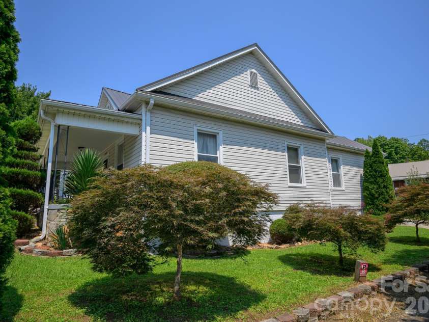 580 Baldwin Avenue, Marion, NC 28752.  MLS# CAR4413490, YatesRealty ID 43651. 