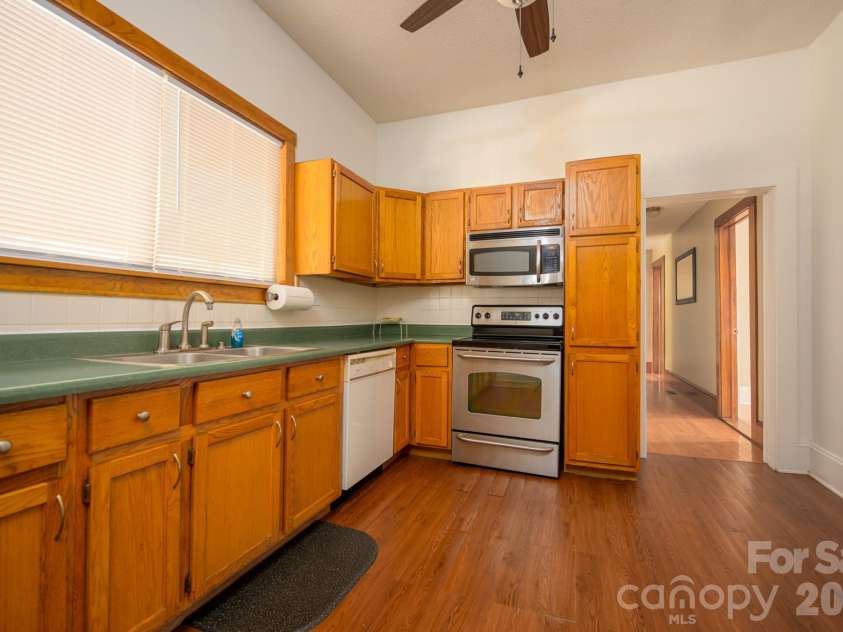 580 Baldwin Avenue, Marion, NC 28752.  MLS# CAR4413490, YatesRealty ID 43651. 