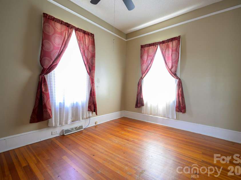 580 Baldwin Avenue, Marion, NC 28752.  MLS# CAR4413490, YatesRealty ID 43651. 