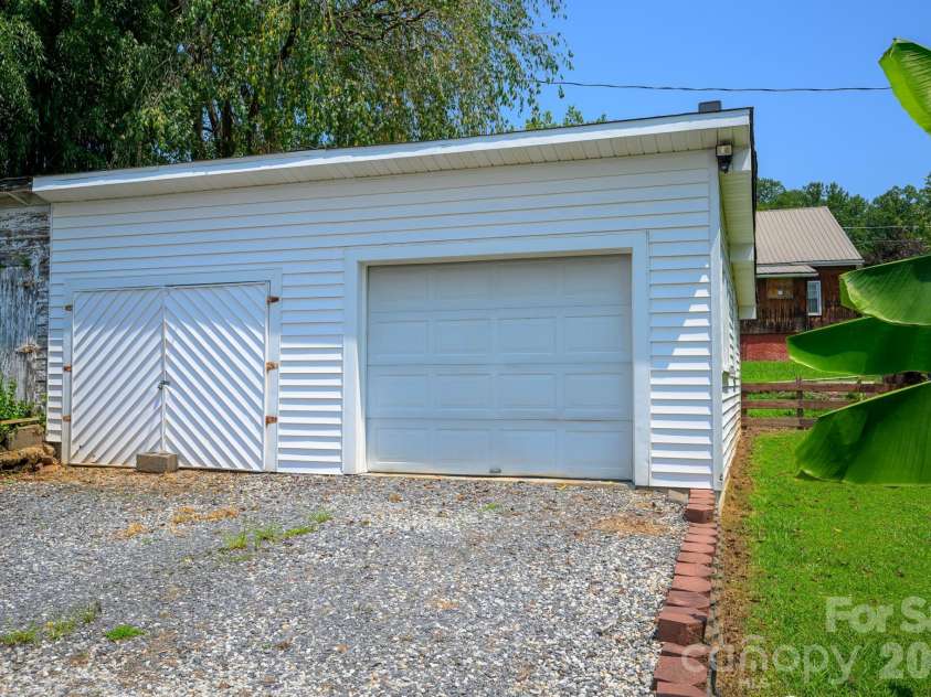 580 Baldwin Avenue, Marion, NC 28752.  MLS# CAR4413490, YatesRealty ID 43651. 